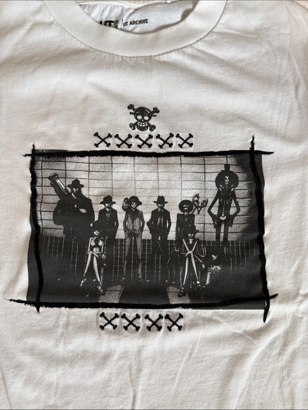 White Uniqlo Tshirt - ONE PIECE Collaboration - Picture 2 of 5
